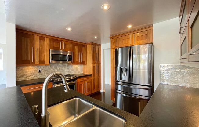 Spacious 2 Bedroom 2 Bath Condo in West LA