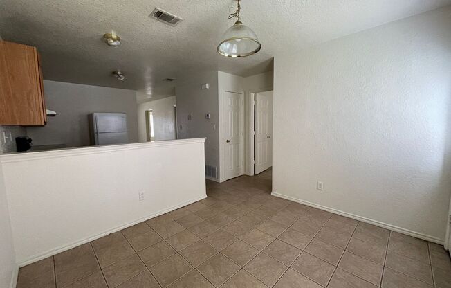 3 beds, 2 baths, 1,148 sqft, $895, Unit Apt A