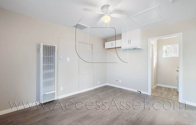 Breezy Open Concept 2 Bed/1 Bath Duplex Home In Perris!