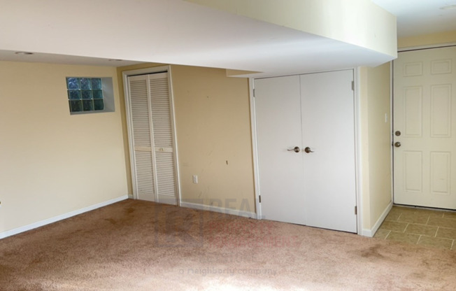 2 beds, 1 bath, $1,200