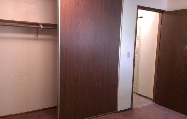 2 beds, 1 bath, 824 sqft, $1,295, Unit 61
