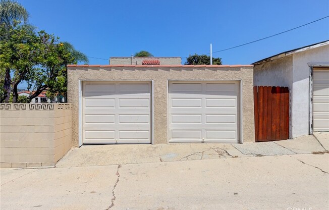 1193 W 19 ST
