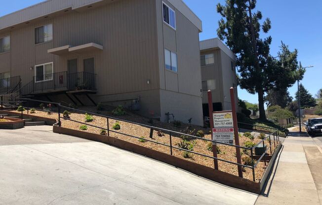 907 Acosta Plaza