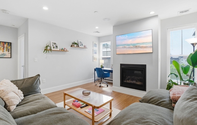 2 beds, 2 baths, 1,305 sqft, $4,800, Unit 3
