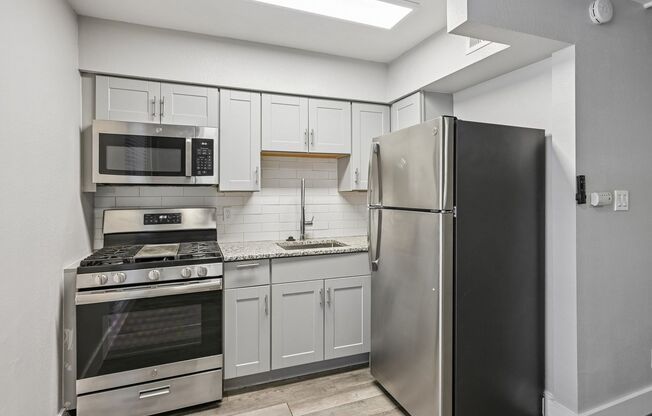 1 bed, 1 bath, 582 sqft, $1,599, Unit D25