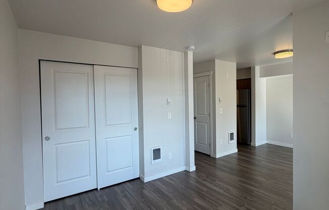Studio, 1 bath, 501 sqft, $1,600, Unit Market Unit - Studio Apartment