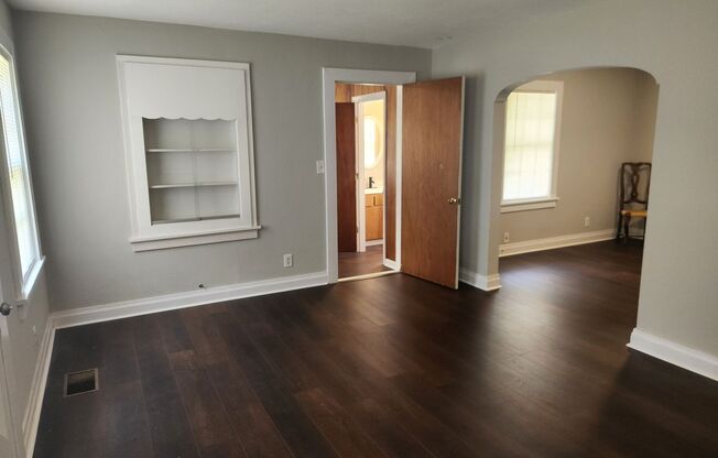 Charming 3-bedroom, 1.5-bathroom home located just a few blocks from Daffin Park