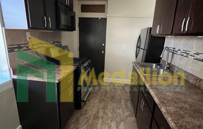 2 beds, 1 bath, $1,300, Unit 8058-1