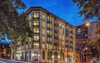 11 Marché Apartments