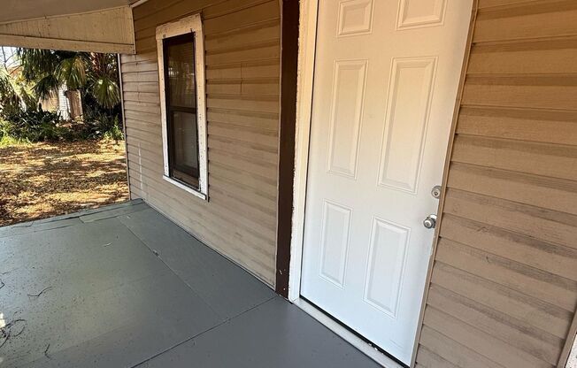 Remodeled 2/1 in Lakeland- Move-In Ready!