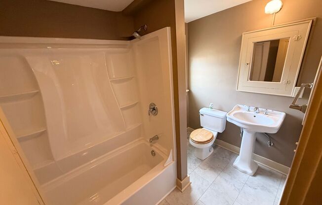 2 beds, 1.5 baths, 1,160 sqft, $1,750, Unit 7342