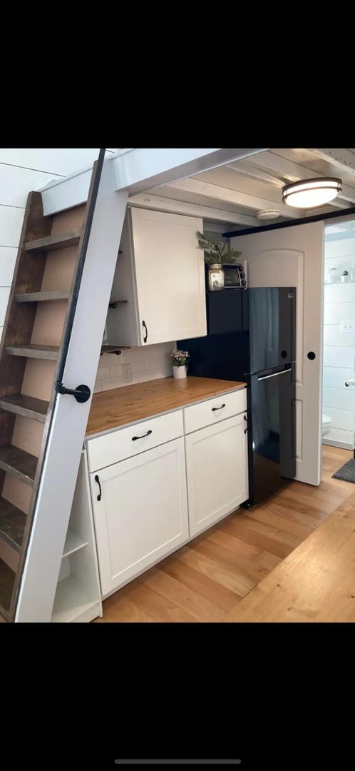 Charming 1BR Tiny House in Taylors