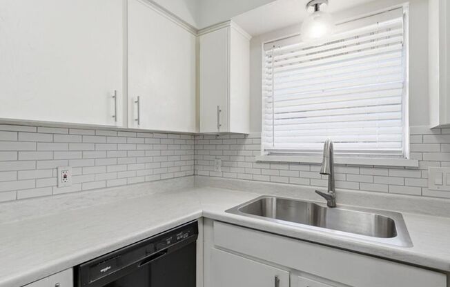 Welcome to this Quaint duplex in Bishop Arts!