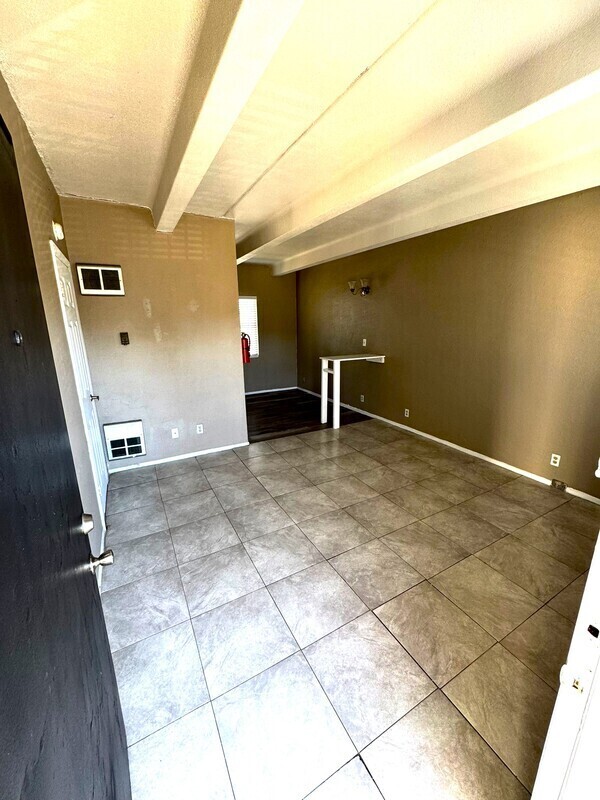 5261 Alhambra Dr