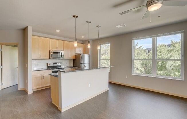 2 beds, 2 baths, 998 sqft, $2,625, Unit 301