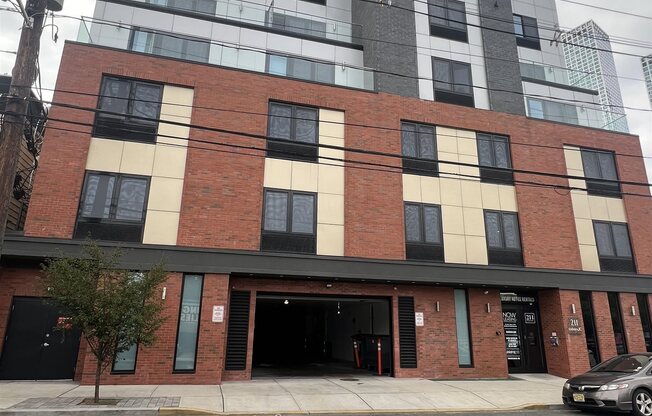 211 BALDWIN AVE
