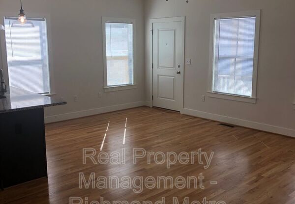 313 W 14 ST