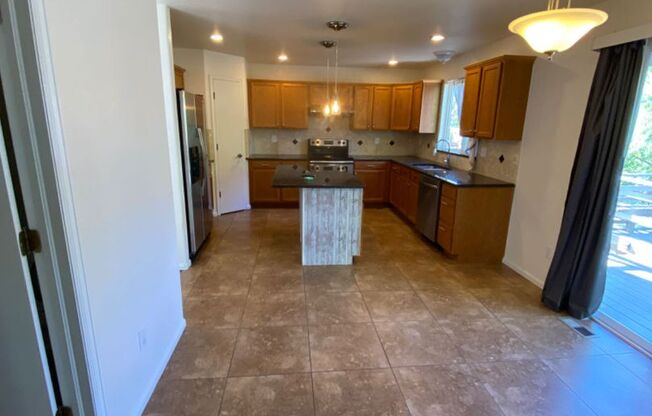 3 bedroom 2.5 bathroom SINGLE FAMILY HOUSE in Thornton