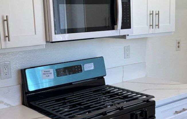 BEAUTIFUL NEWLY REMODELED 2 BEDROOM/1 BATHROOM UNIT LOCATED IN INGLEWOOD!
