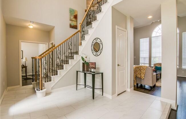 Comfort and Convenience in West Plano Living