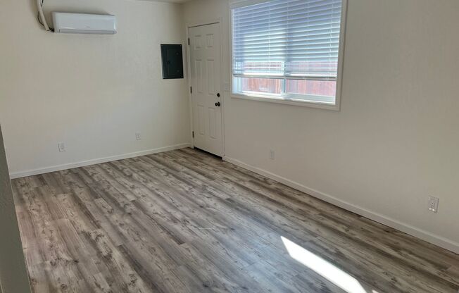 BEAUTIFUL DETACHED ADU WITH AC, NEW APPLIANCES, PRIVATE ENTRANCE, UPDATED KITCHEN AND MORE!!!