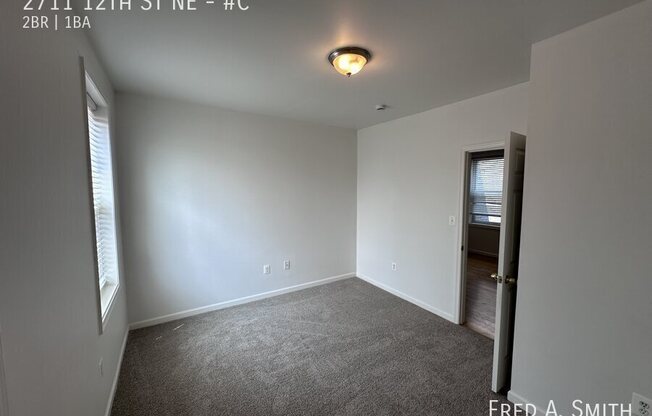2711 12 ST NE