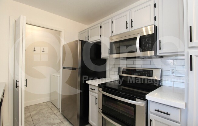 2 beds, 2 baths, 898 sqft, $1,595, Unit 228