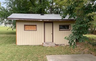 3 beds, 2 baths, $1,400