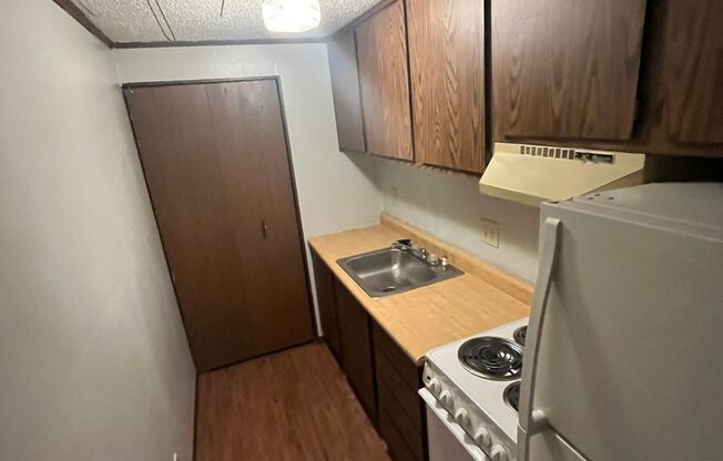 1 bed, 1 bath, $675, Unit 10