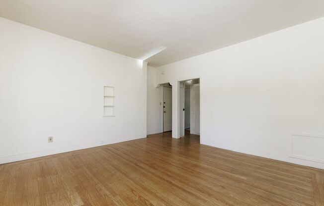 Studio, 1 bath, 370 sqft, $1,737