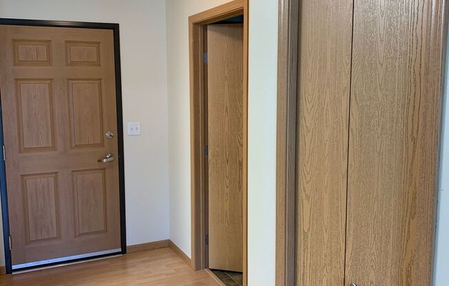 1 bed, 1 bath, 718 sqft, $985, Unit 615-207
