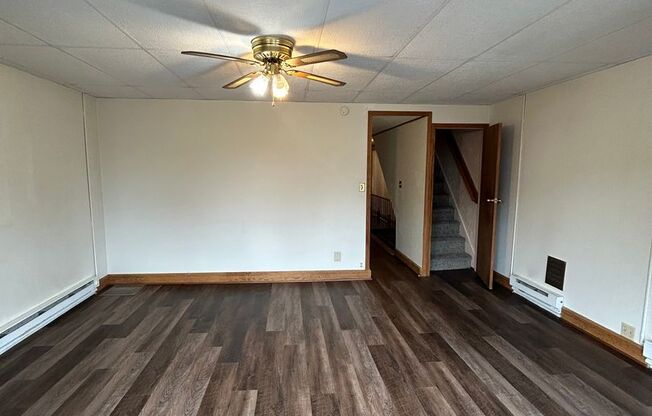 3 beds, 1 bath, $1,295, Unit Apt 201