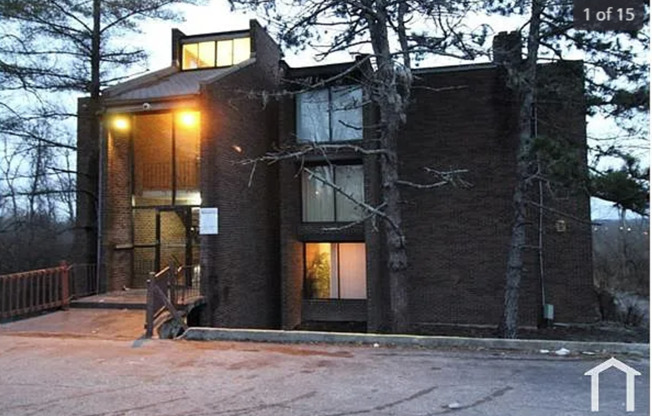 Mc Henry Apartments
