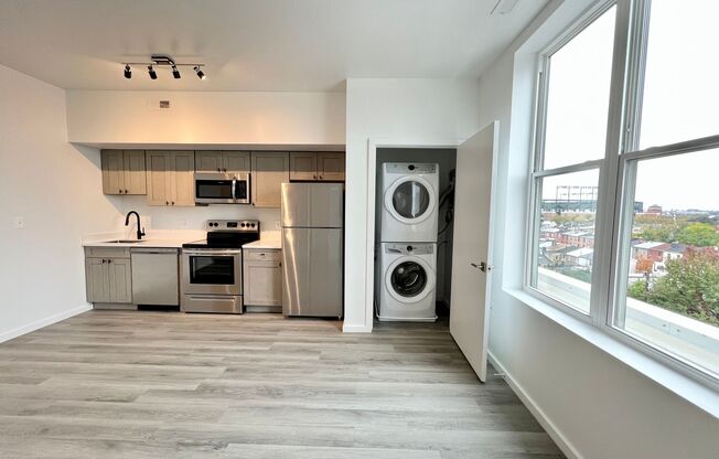 2 beds, 1 bath, 795 sqft, $1,900, Unit 608