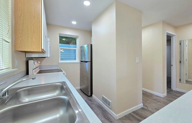 2 Bedroom Condo In Lynnwood - Pet Friendly!