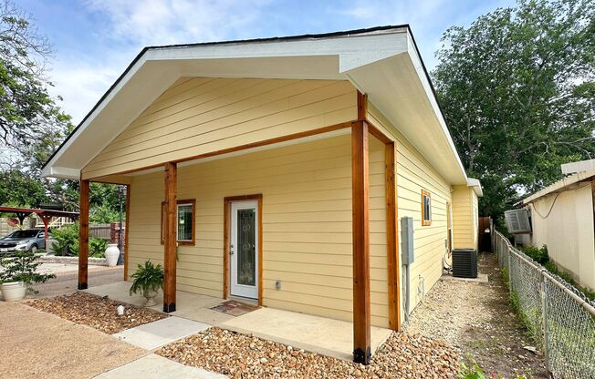 Gorgeous 1/1 Home Available for Immediate Move In!