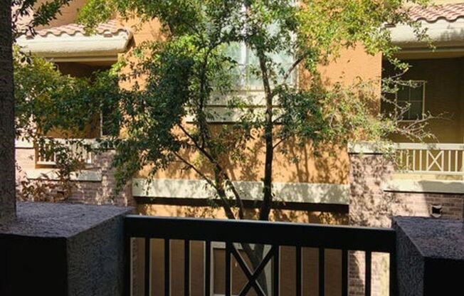 Charming 2 bed townhome in Phoenix!!!