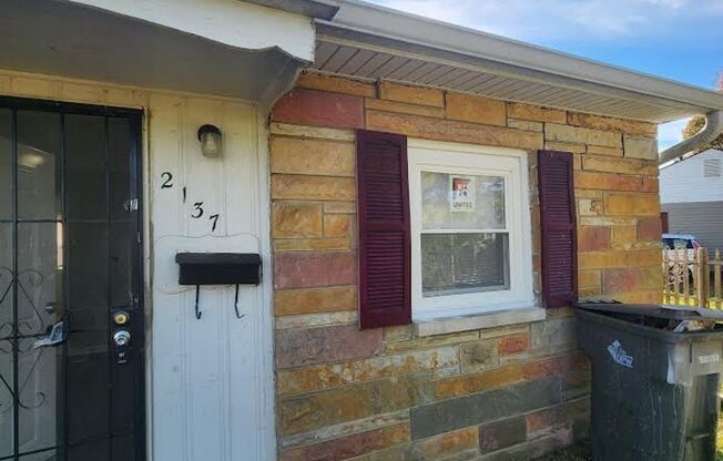 Two Bedroom Duplex Near 21st and Arlington Ave.