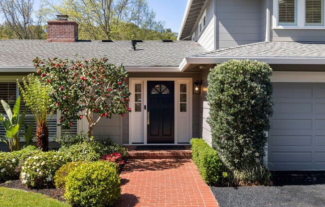 Impressive Sleepy Hollow Home on 1 Acre!  Pool! AC!  Solar!  FOUNDATION