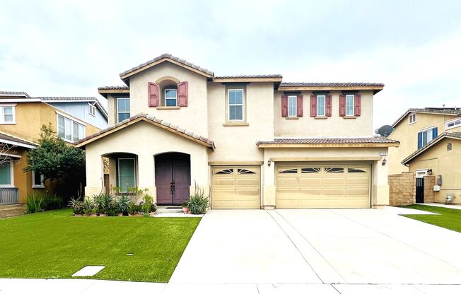 Beautiful 6 Bedrooms, 4.5 Baths, 3 Car Attached Garage Single Family Home for Lease in Eastvale
