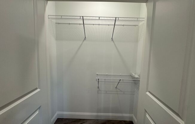 2 beds, 1 bath, 820 sqft, $2,800, Unit 214