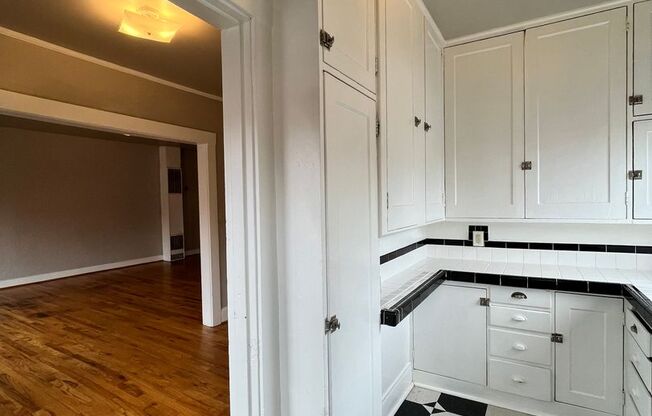 1 bed, 1 bath, $1,595, Unit 35