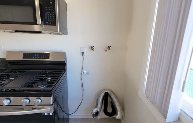 2 beds, 1 bath, $2,800, Unit 1