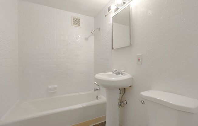 1 bed, 1 bath, 700 sqft, $800, Unit Unit 8