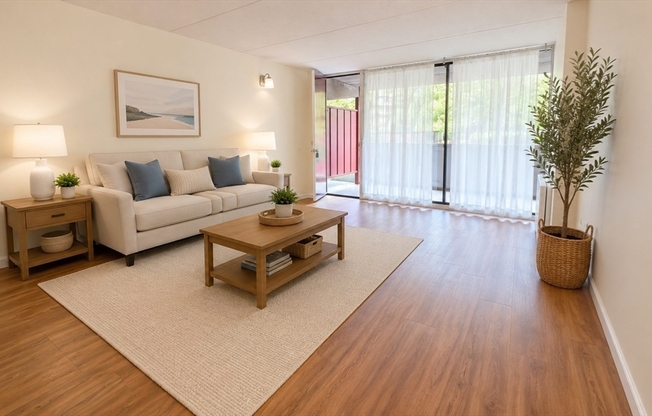 2 beds, 1 bath, 850 sqft, $2,675, Unit T37