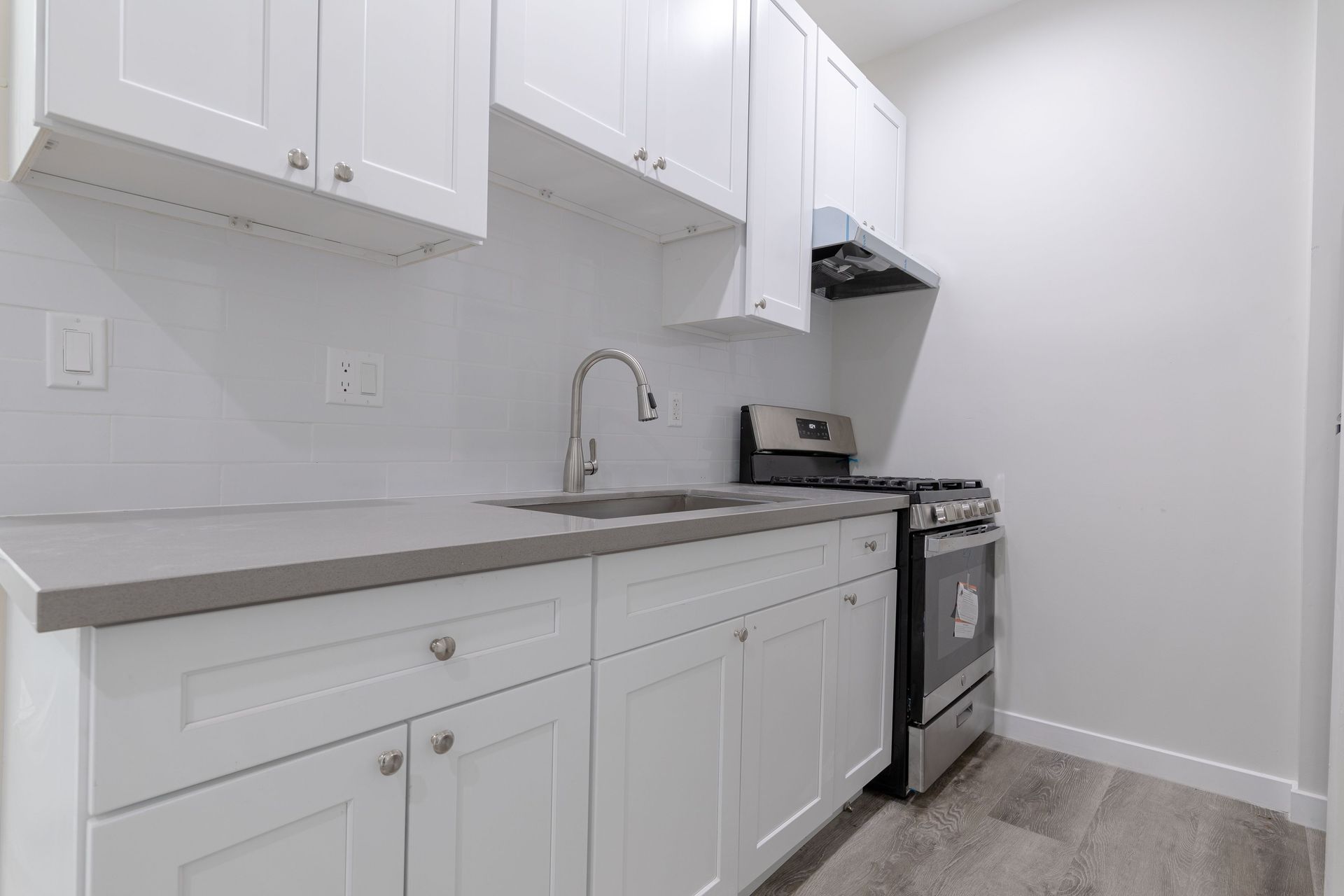 Modern and Charming Junior 1-bedroom Apartment