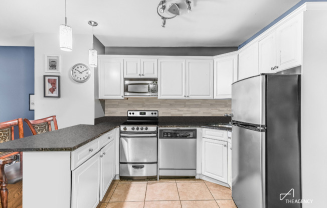 244 W 21 ST