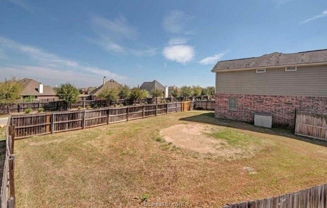 AUGUST 2026 Pre-Lease!! Spacious 5/4.5 duplex in South College Station!