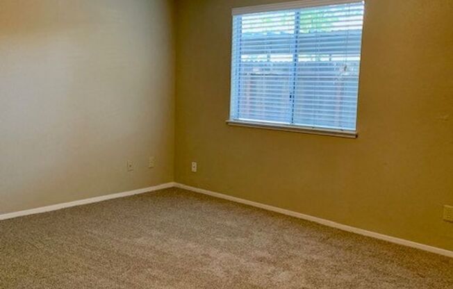 2 beds, 1 bath, 938 sqft, $1,800, Unit 403