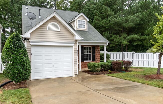 Charming 3 Bedroom Home for Rent with Fenced Back Yard!